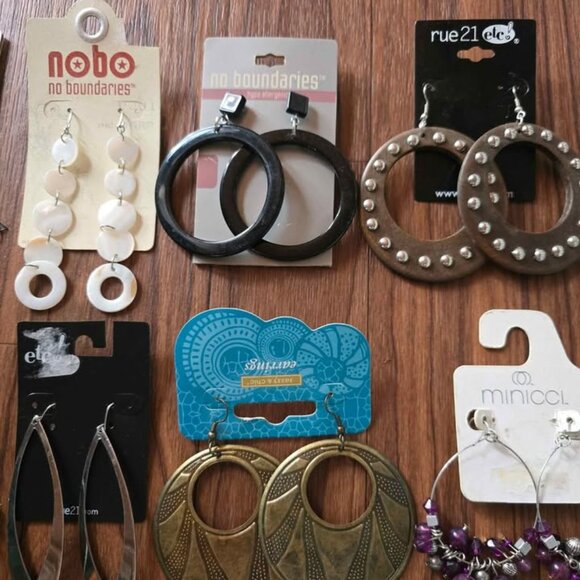 Statement and Dangling Earring Bundle of DEB, Rue21, Maurices, Minicci, Vanity - Picture 5 of 11